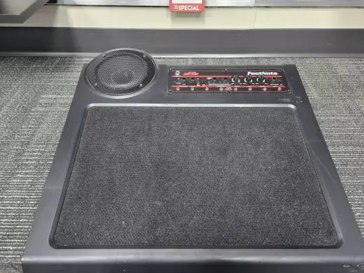 SKB FN-8 - 5W Amplified Pedalboard